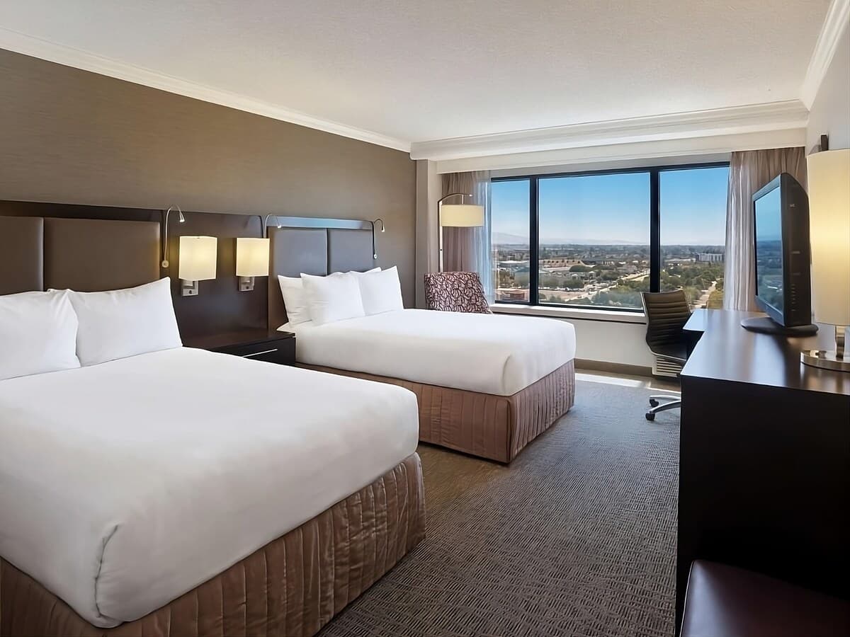 2 Hotel Rooms, Pool, EV Charger, Milpitas - Photo 2
