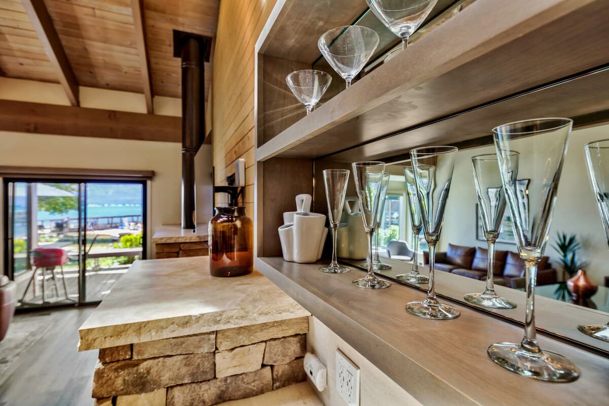 Lakefront Townhouse with Private Sauna & Beach - Photo 5