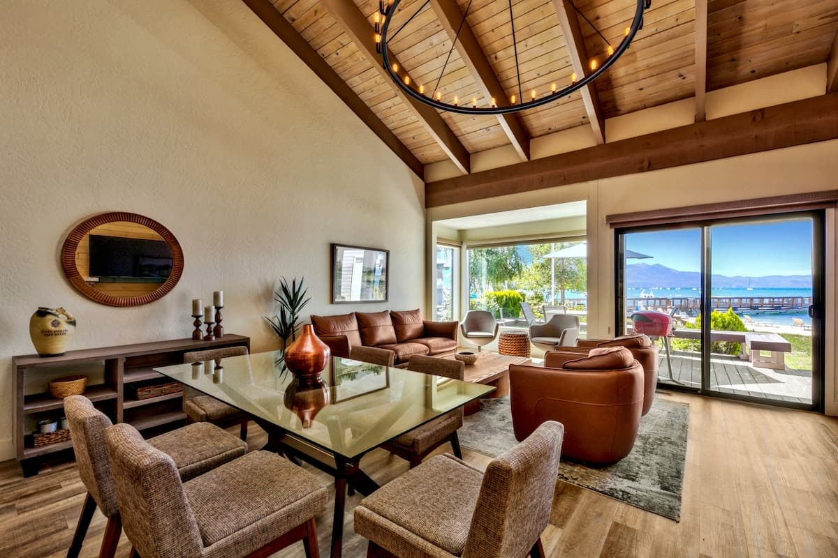 Lakefront Townhouse with Private Sauna & Beach - Photo 3