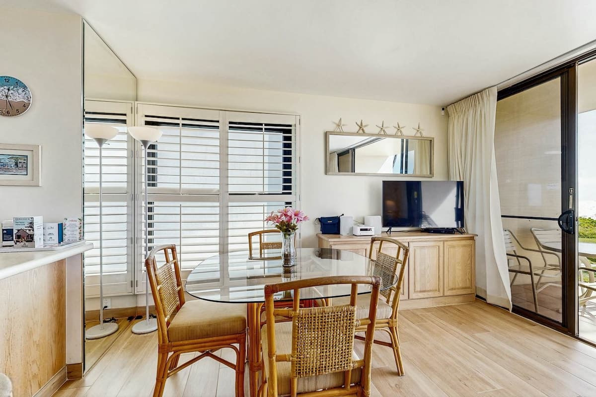 Condo in Kihei · ★4.94 · 1 bedroom · 2 beds · 1 shared bath - Photo 5