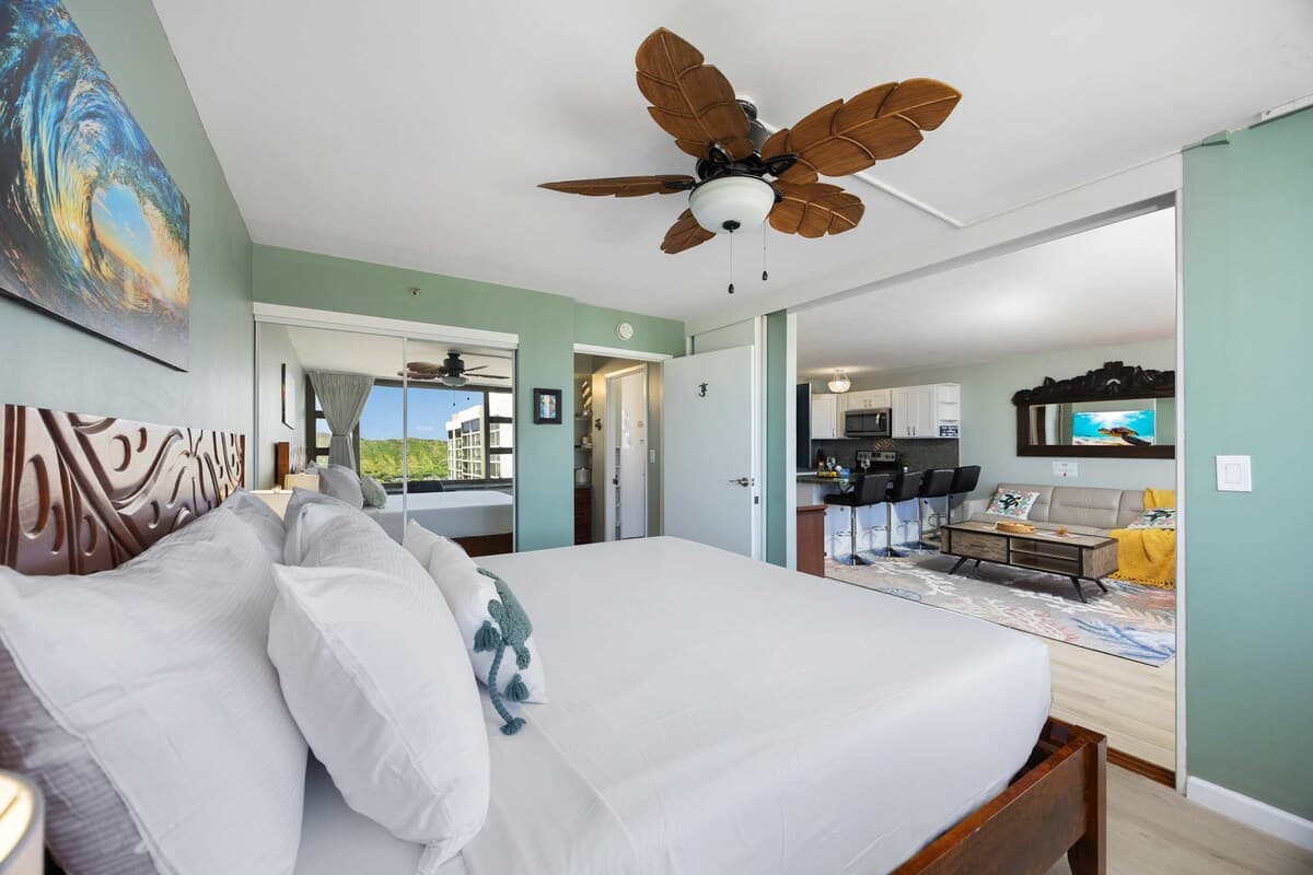 Condo in Honolulu · ★4.88 · 1 bedroom · 2 beds · 1 private bath - Photo 1
