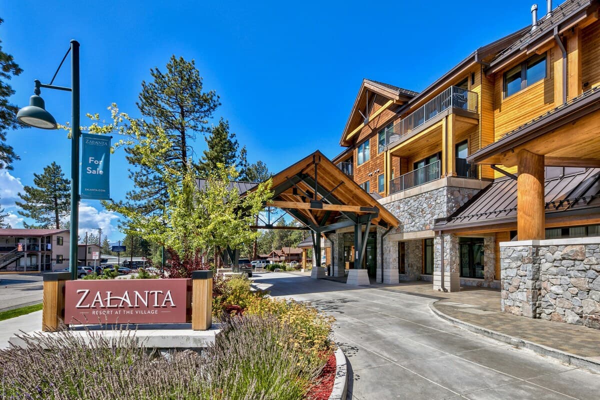 Luxury Zalanta Condo, Steps to Heavenly Gondola - Photo 5