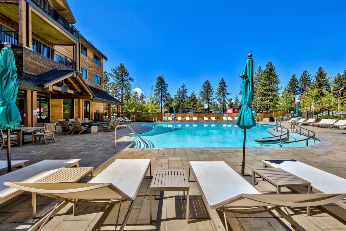 Luxury Zalanta Condo, Steps to Heavenly Gondola - Photo 2