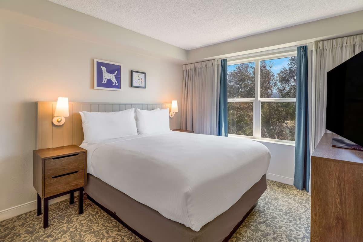 Waterfront Hotel Suites Near SFO, 3 Rooms - Photo 2