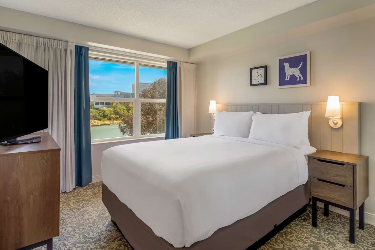 Waterfront Hotel Suites Near SFO, 3 Rooms - Photo 5