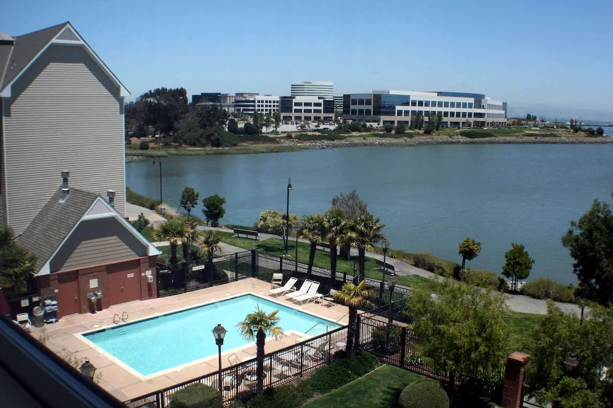 Waterfront Hotel Suites Near SFO, 3 Rooms - Photo 1