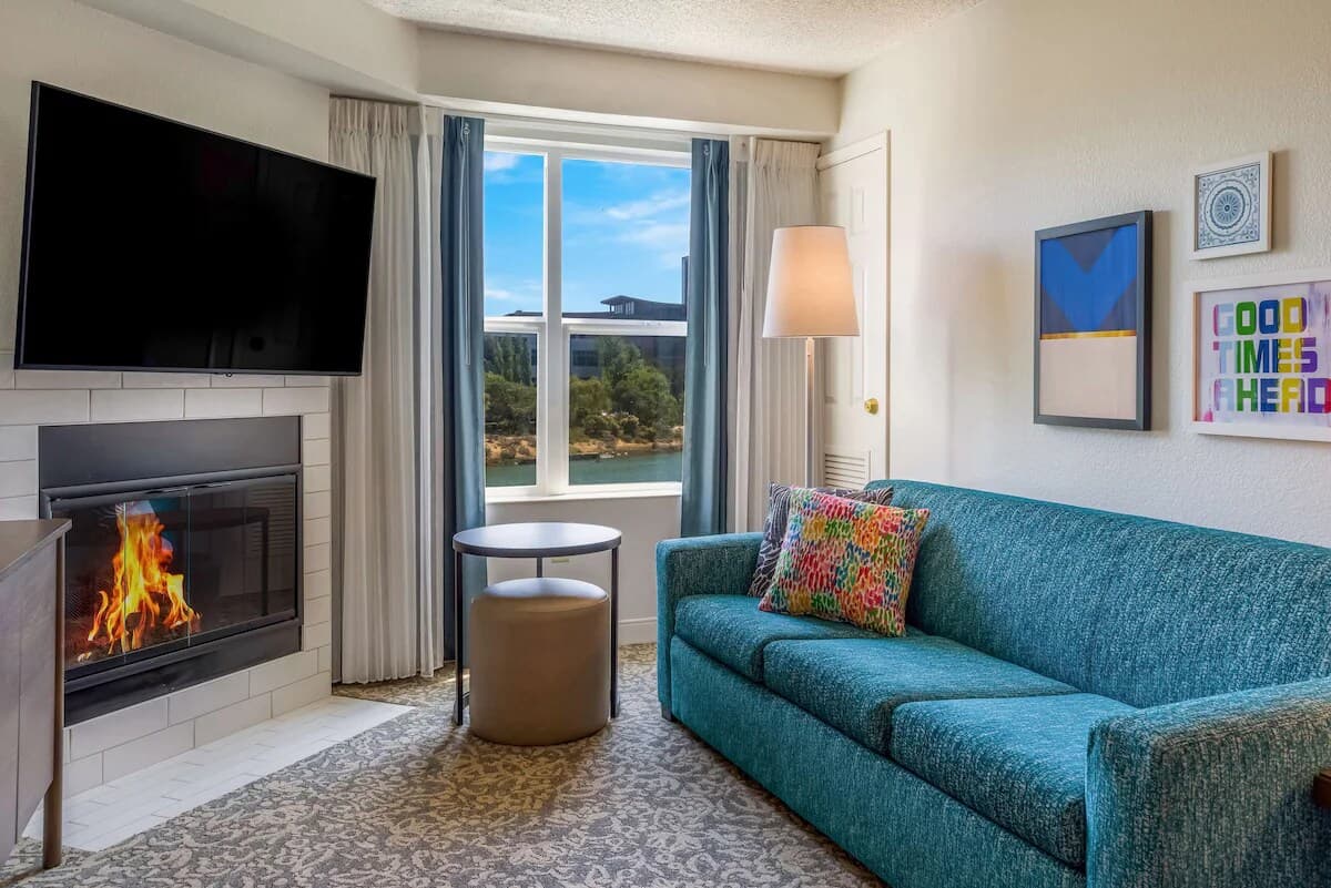 Waterfront Hotel Suites Near SFO, 3 Rooms - Photo 3