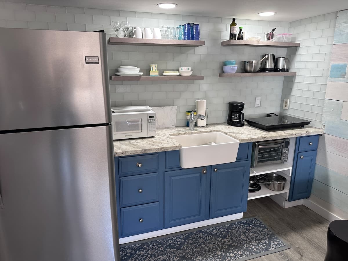 Condo in Lahaina · ★4.52 · Studio · 2 beds · 1 bath - Photo 4