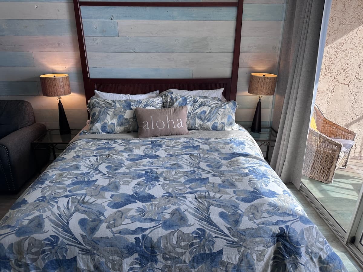 Condo in Lahaina · ★4.52 · Studio · 2 beds · 1 bath - Photo 5