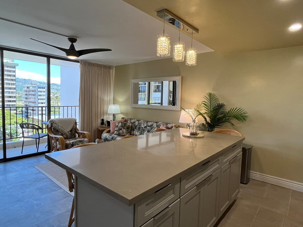 Hale Ho'omaha @Waikiki Banyan - Photo 5