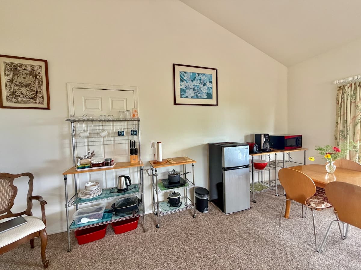 Home in Kailua-Kona · ★4.92 · 1 bedroom · 3 beds · 1 private bath - Photo 3