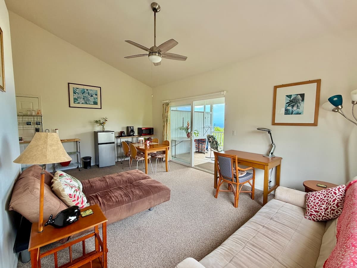 Home in Kailua-Kona · ★4.92 · 1 bedroom · 3 beds · 1 private bath - Photo 2