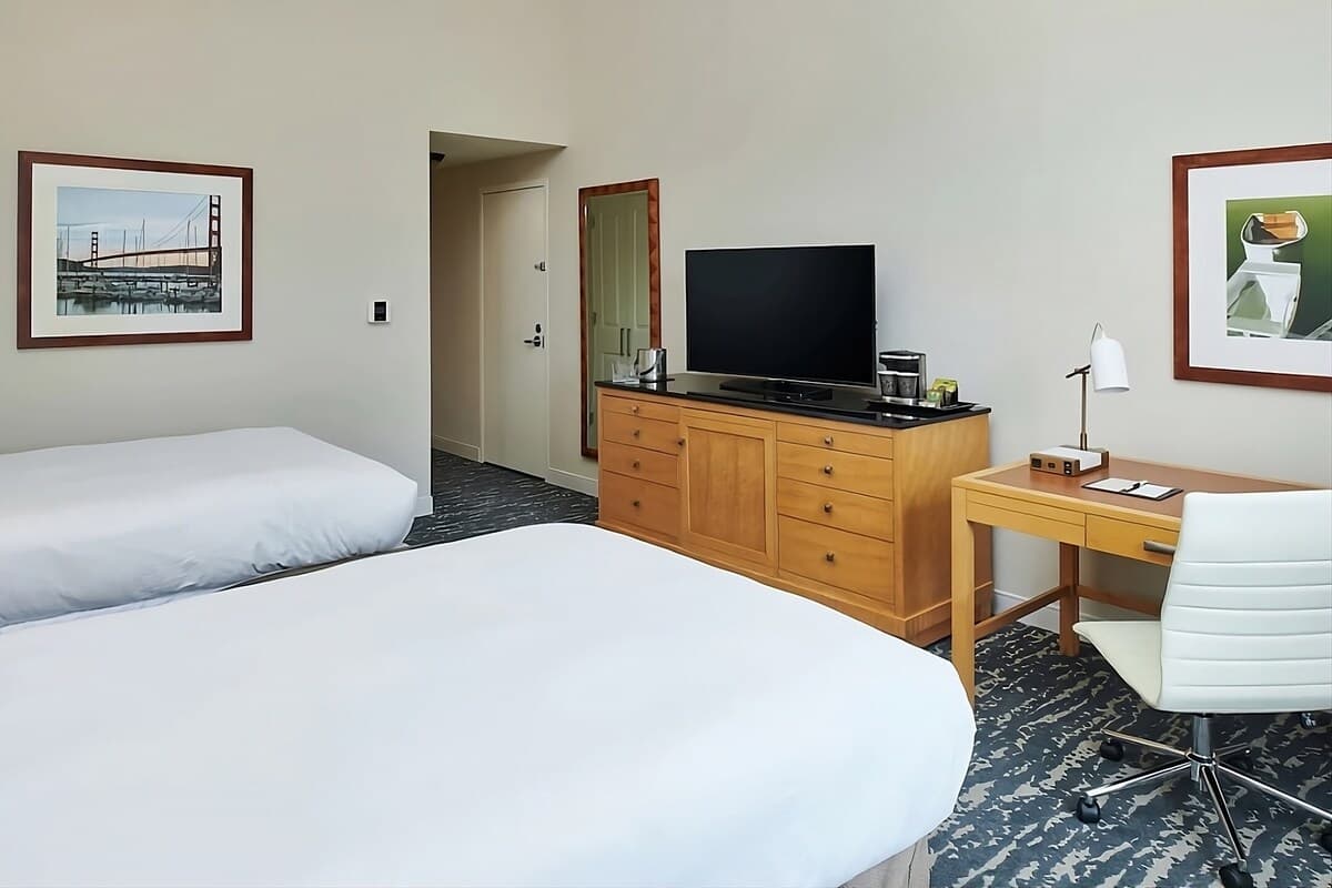 Bay Views Hotel 3 Rooms, Marina Access - Photo 2
