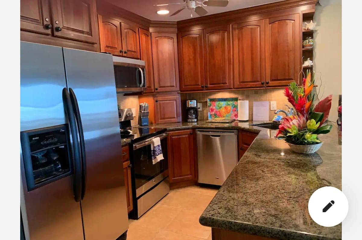 Condo in Lahaina · ★5.0 · 2 bedrooms · 4 beds · 2.5 baths - Photo 5