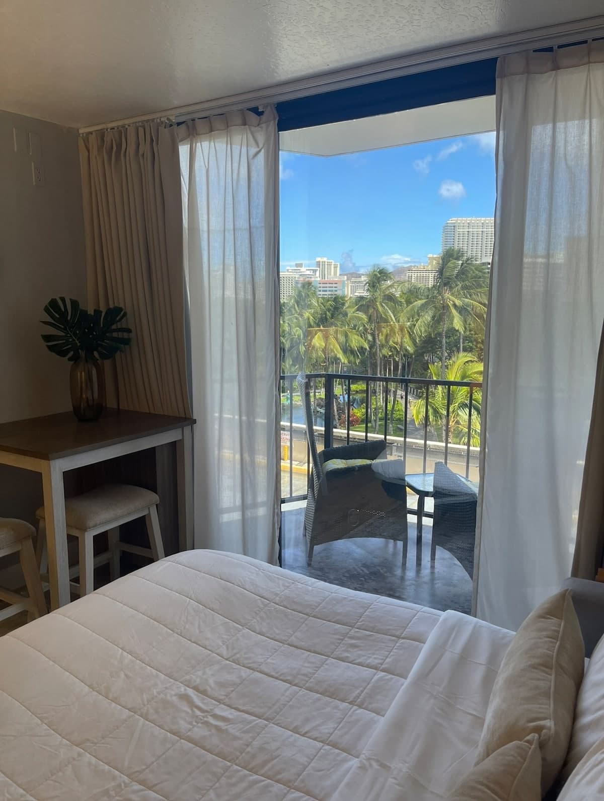 Cozy getaway at Waikiki Beach with free Parking - Photo 1