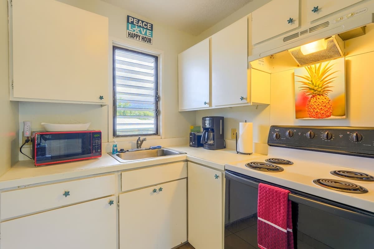 Condo in Kailua-Kona · ★4.65 · Studio · 1 bed · 1 bath - Photo 5