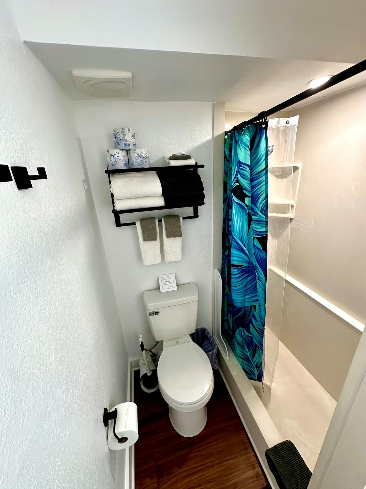 Condo in Honolulu · ★4.86 · Studio · 1 bed · 1 private bath - Photo 5
