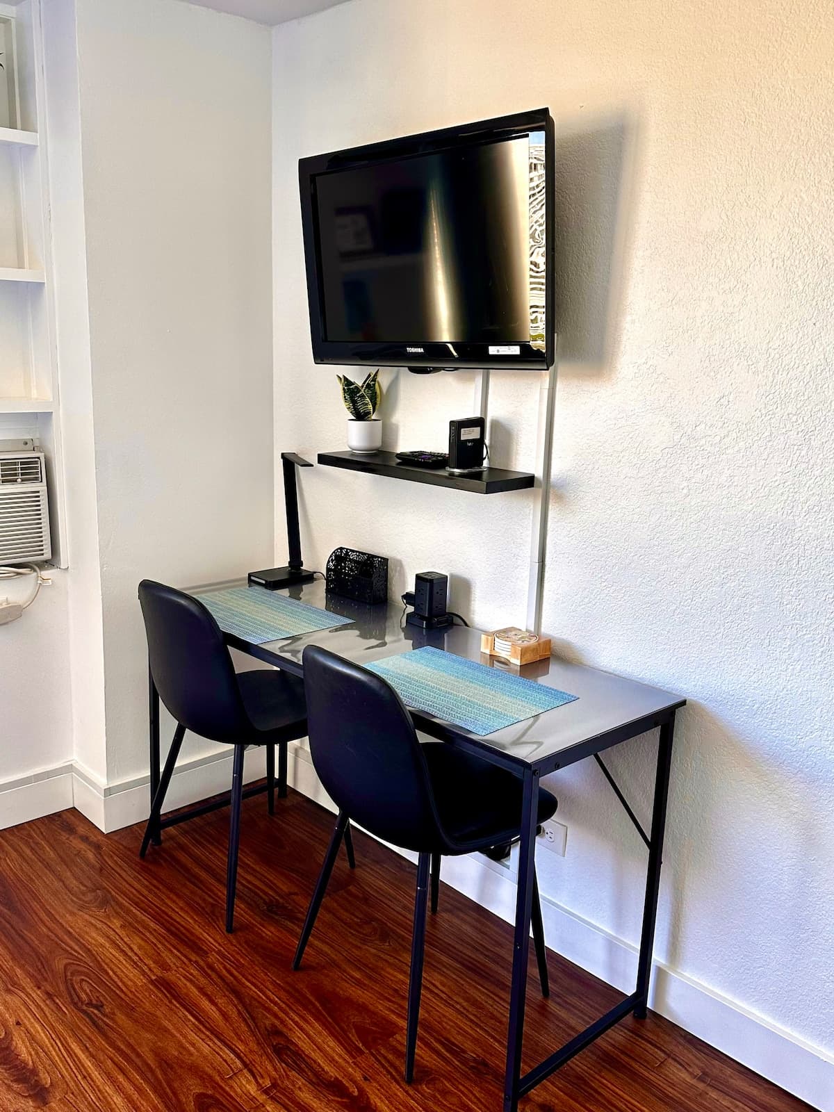 Condo in Honolulu · ★4.86 · Studio · 1 bed · 1 private bath - Photo 4