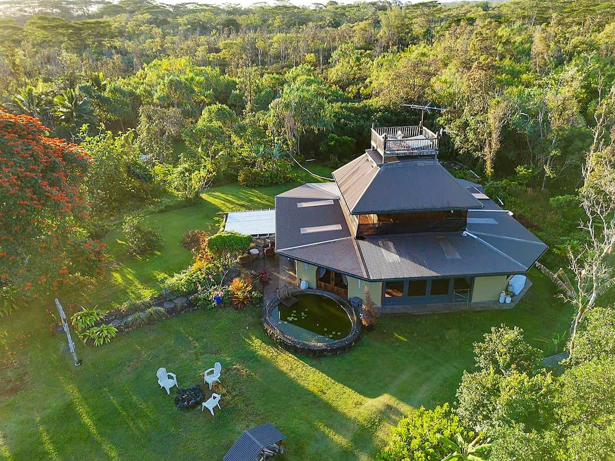 Home in Pahoa · ★5.0 · 4 bedrooms · 4 beds · 1 private bath - Photo 4
