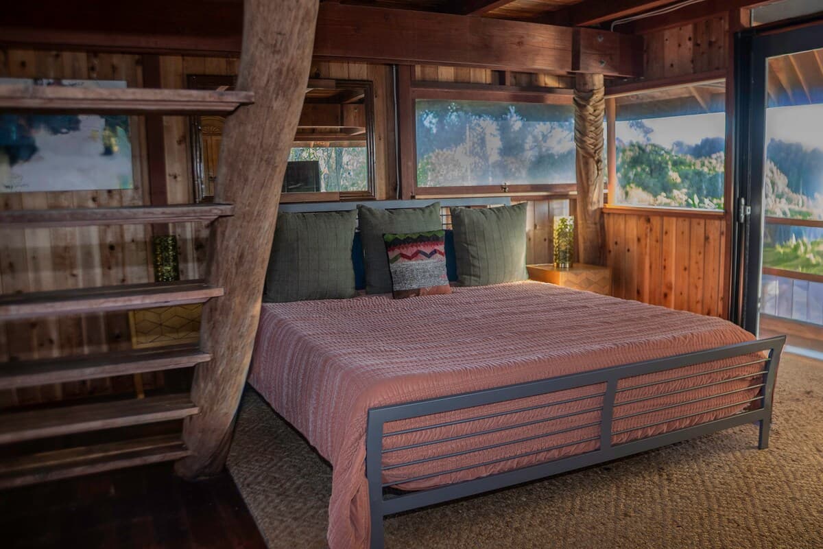 Home in Pahoa · ★5.0 · 4 bedrooms · 4 beds · 1 private bath - Photo 1