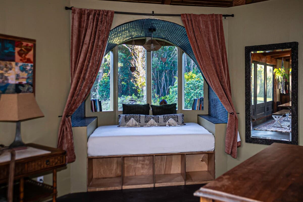 Home in Pahoa · ★5.0 · 4 bedrooms · 4 beds · 1 private bath - Photo 3