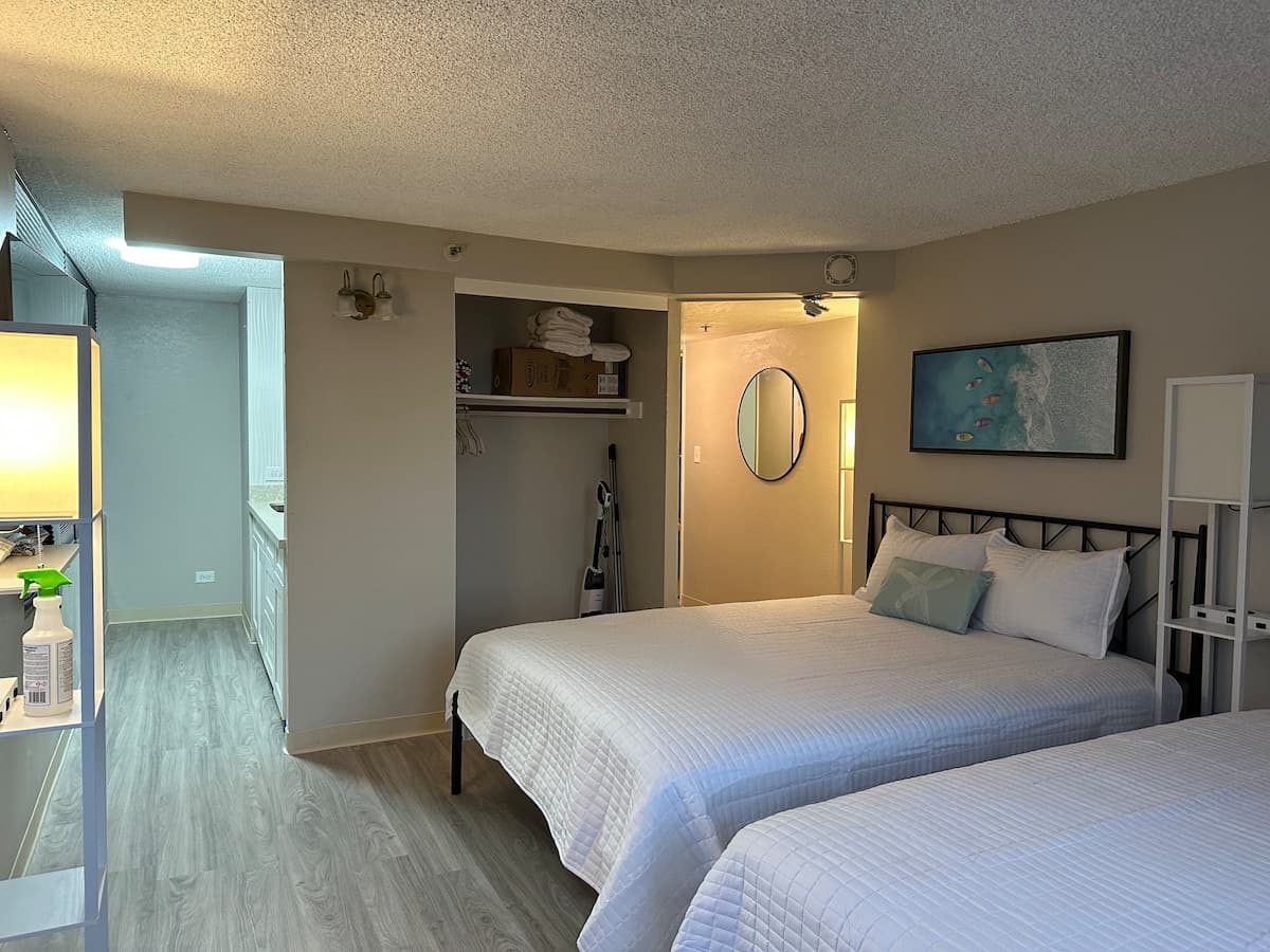 2 bed/2 bath Waikīkī apt sleeps 6 - Photo 5