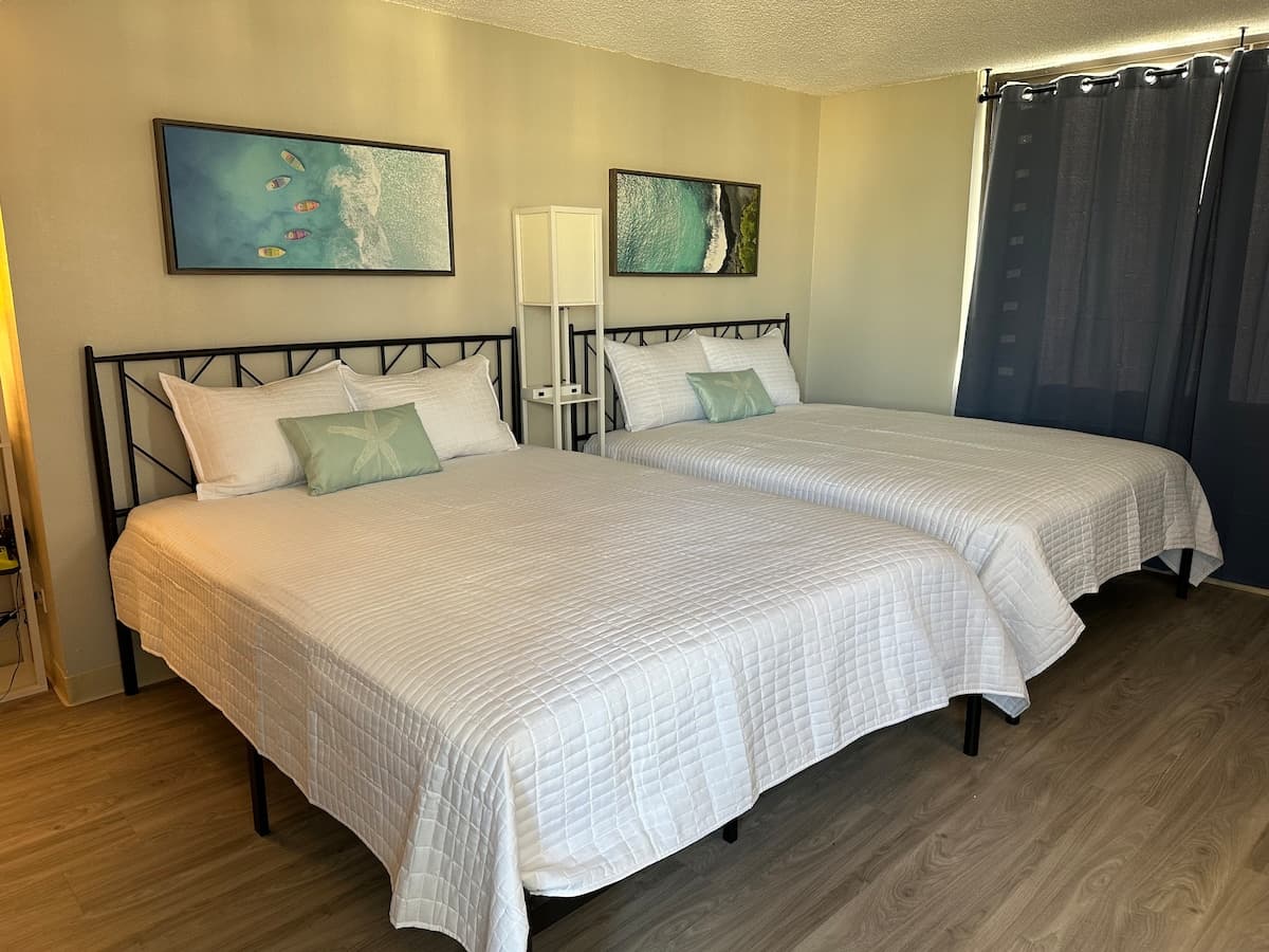 2 bed/2 bath Waikīkī apt sleeps 6 - Photo 1