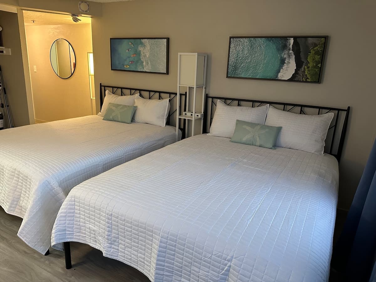 2 bed/2 bath Waikīkī apt sleeps 6 - Photo 4
