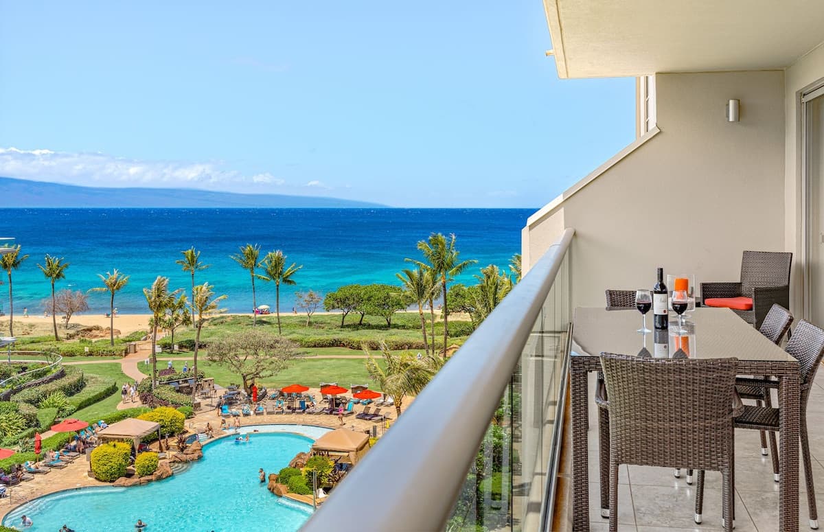 Condo in Lahaina · ★4.75 · 2 bedrooms · 3 beds · 2 baths - Photo 3