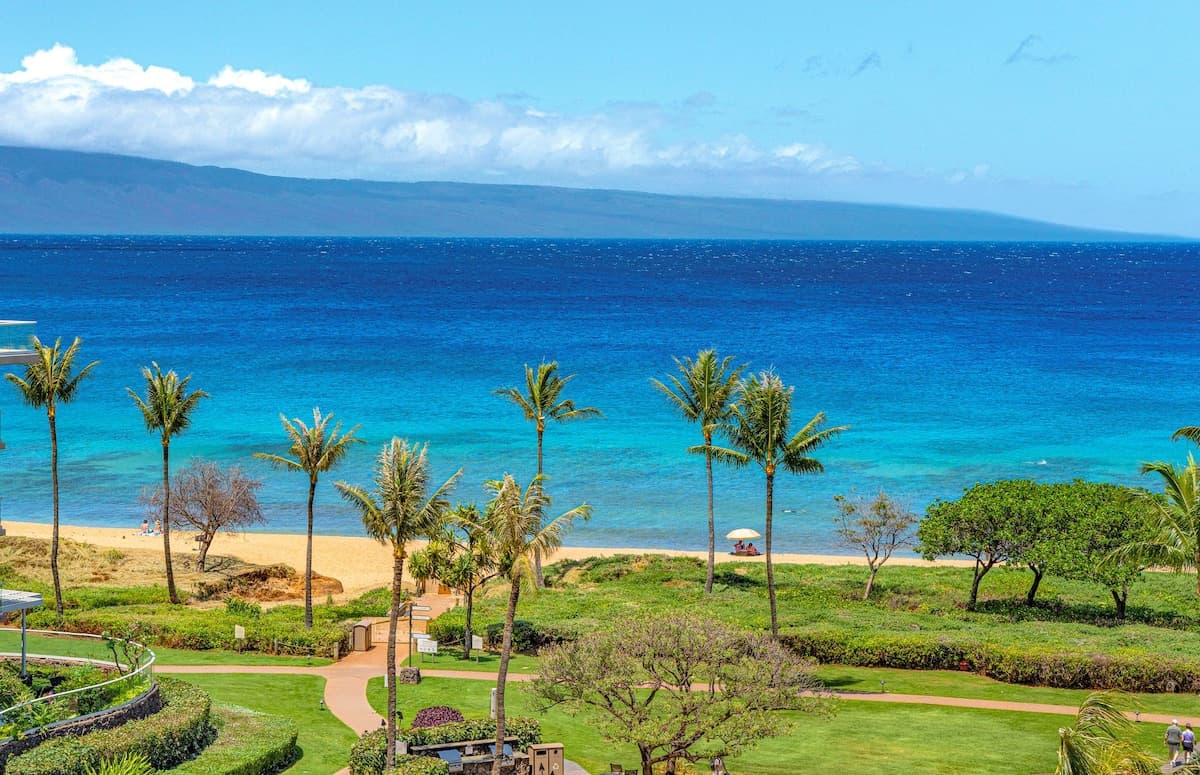 Condo in Lahaina · ★4.75 · 2 bedrooms · 3 beds · 2 baths - Photo 4