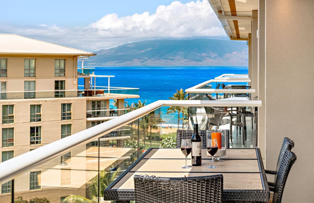 Condo in Lahaina · ★4.94 · 2 bedrooms · 3 beds · 1 bath - Photo 5