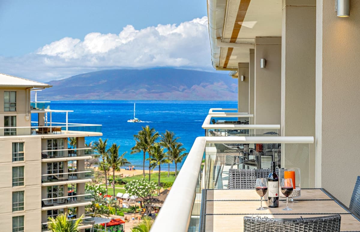 Condo in Lahaina · ★4.94 · 2 bedrooms · 3 beds · 1 bath - Photo 1