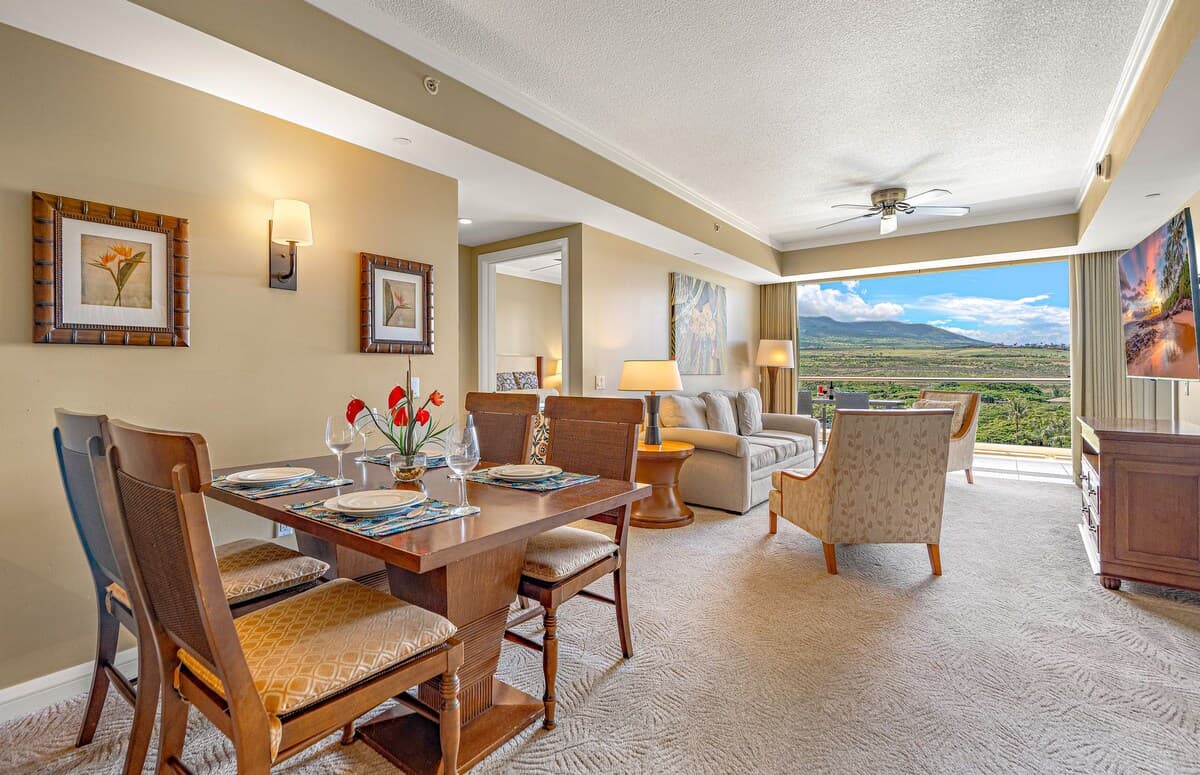 Condo in Lahaina · ★4.94 · 2 bedrooms · 3 beds · 1 bath - Photo 4