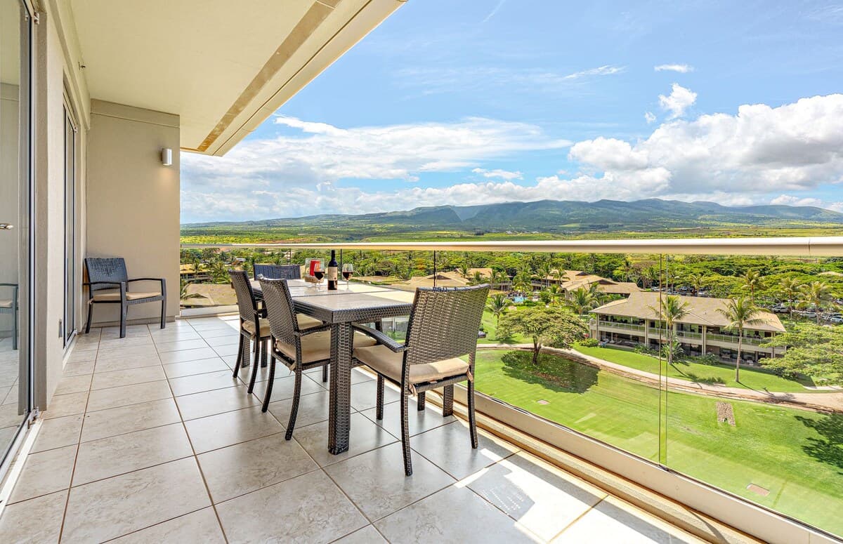 Condo in Lahaina · ★4.94 · 2 bedrooms · 3 beds · 1 bath - Photo 2