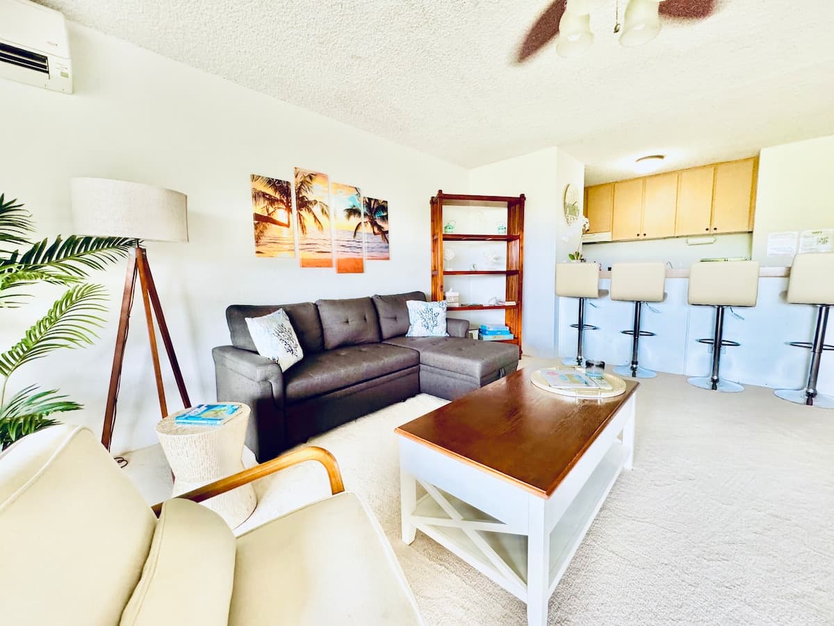 Private, 5 minutes to downtown & beach - Photo 4