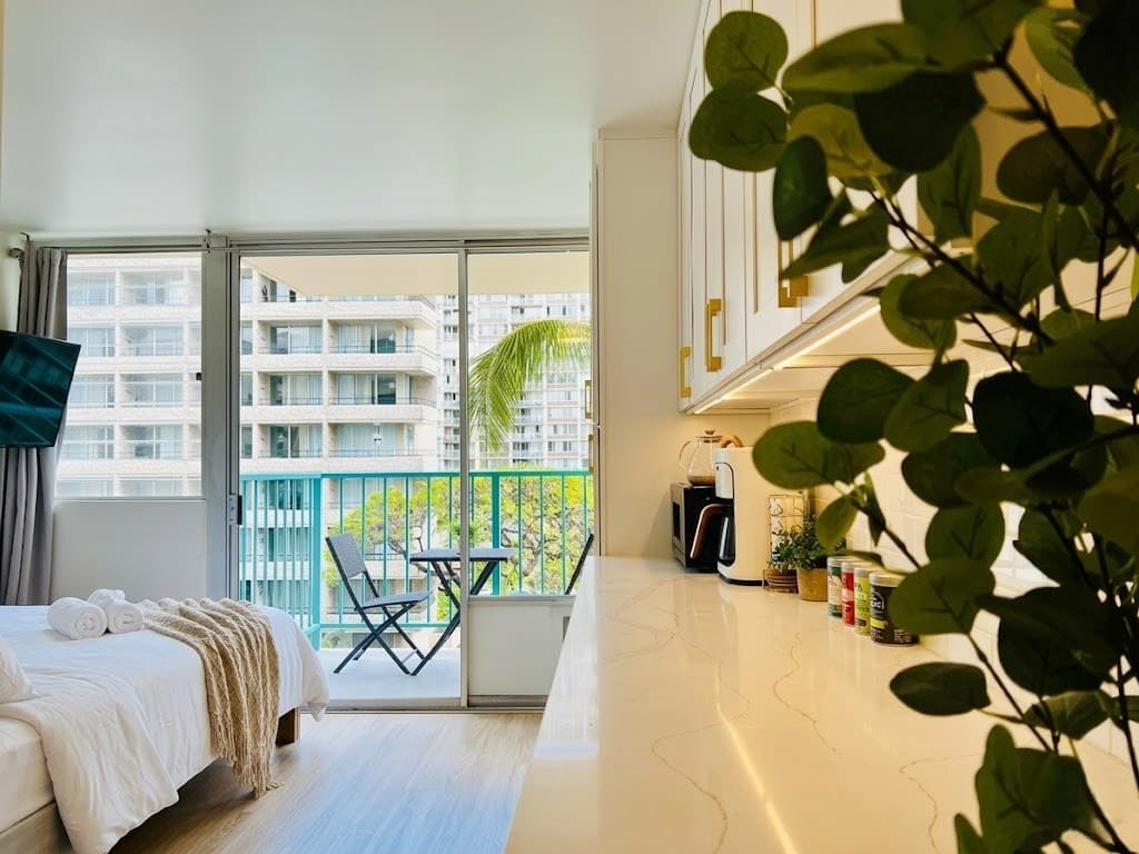 Cozy Studio at the Heart of Waikiki - Photo 1