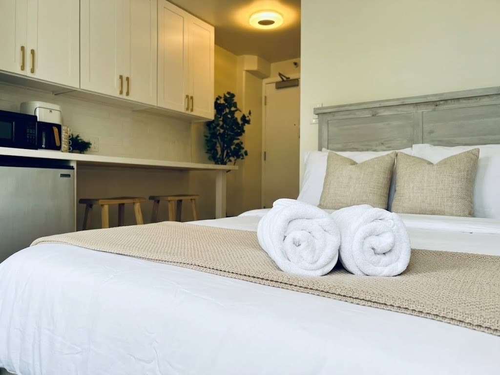 Cozy Studio at the Heart of Waikiki - Photo 3