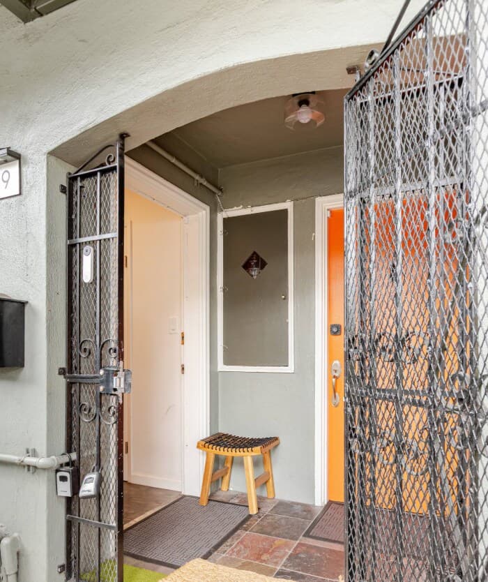 Modern Sunnyside Apartment/Remote work friendly - Photo 2