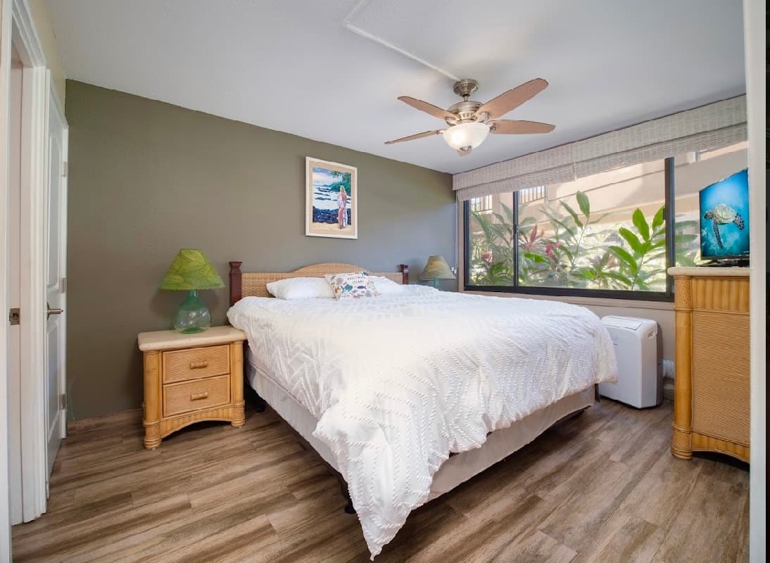 40% off price. Ocean view Steps from the beach. - Photo 1
