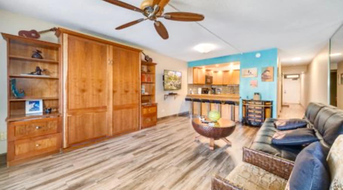 40% off price. Ocean view Steps from the beach. - Photo 5