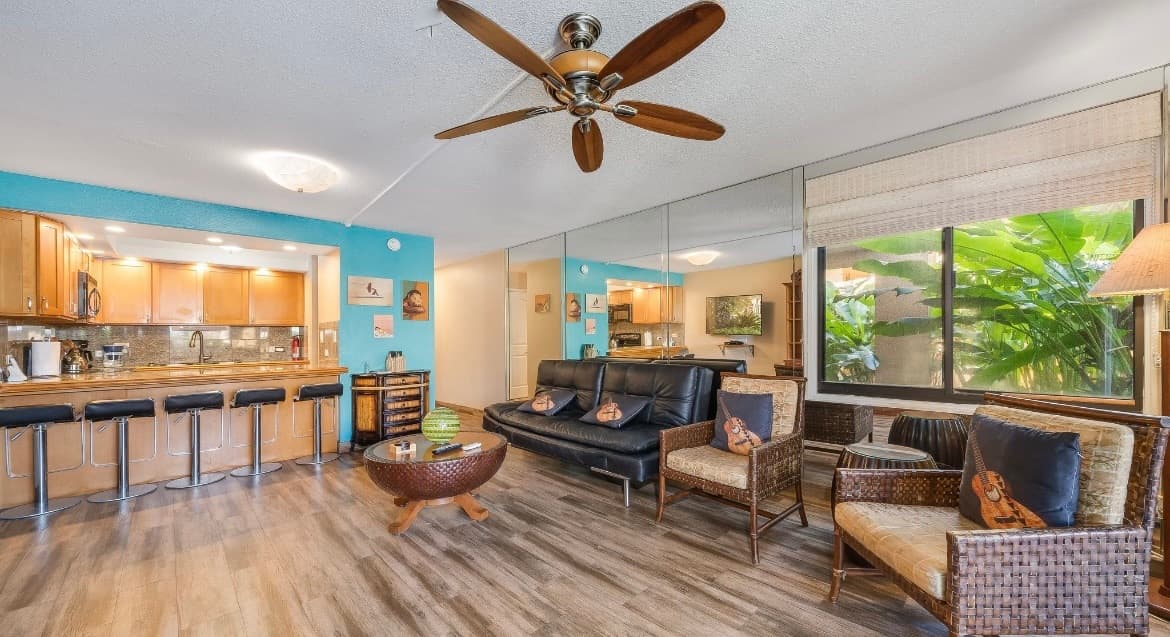 40% off price. Ocean view Steps from the beach. - Photo 4