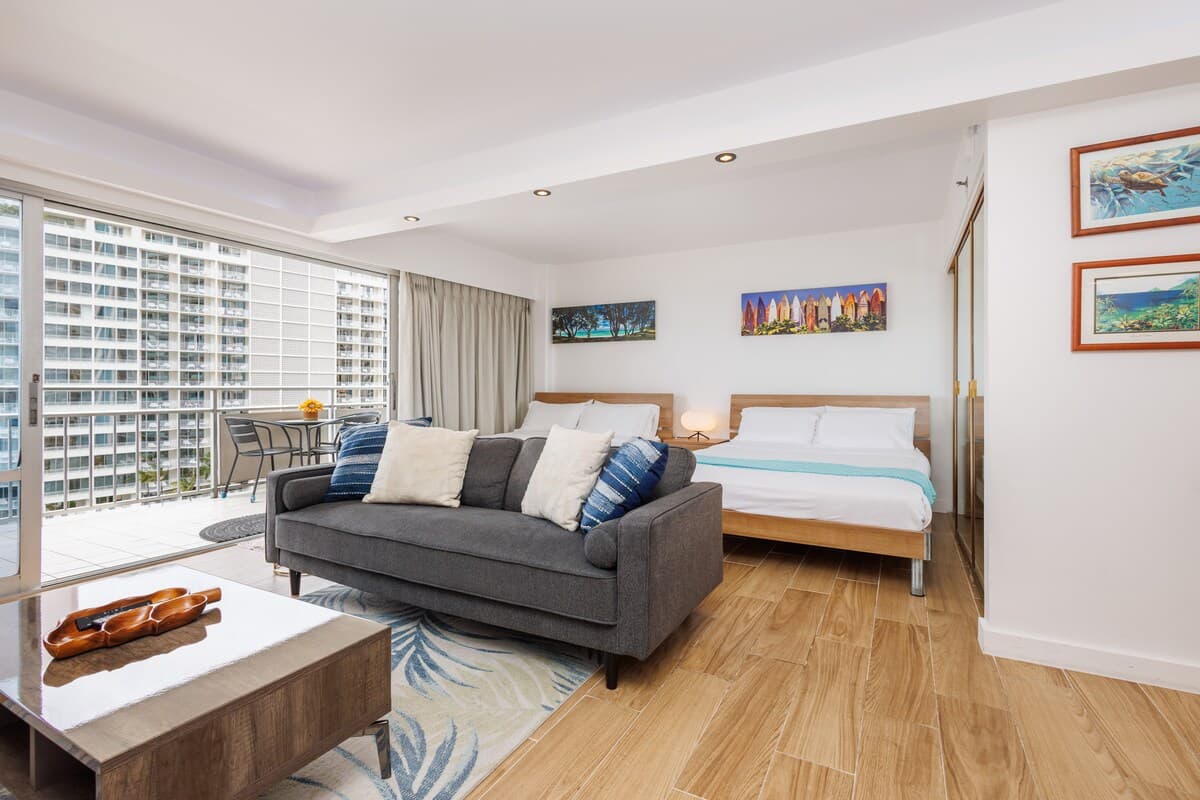 Condo in Honolulu · ★4.97 · 1 bedroom · 2 beds · 1 private bath - Photo 5