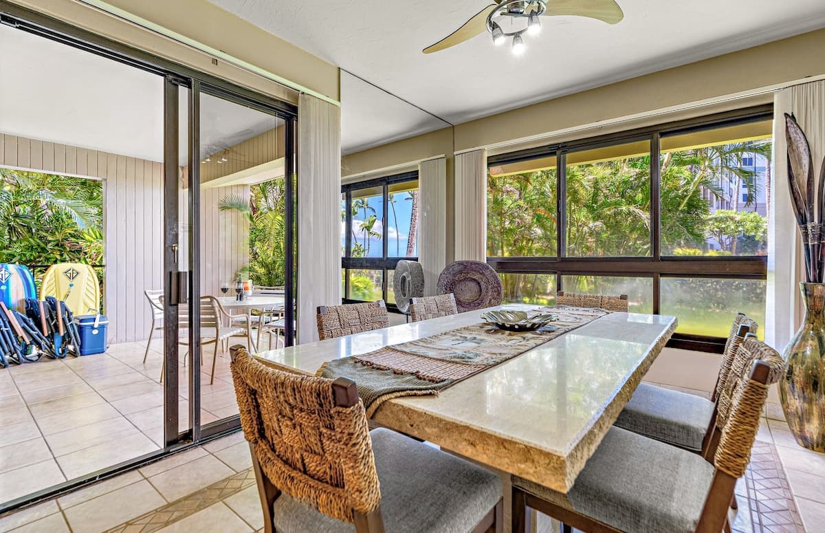 Condo in Lahaina · ★4.89 · 2 bedrooms · 3 beds · 2 baths - Photo 4