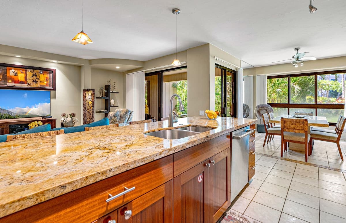 Condo in Lahaina · ★4.89 · 2 bedrooms · 3 beds · 2 baths - Photo 3