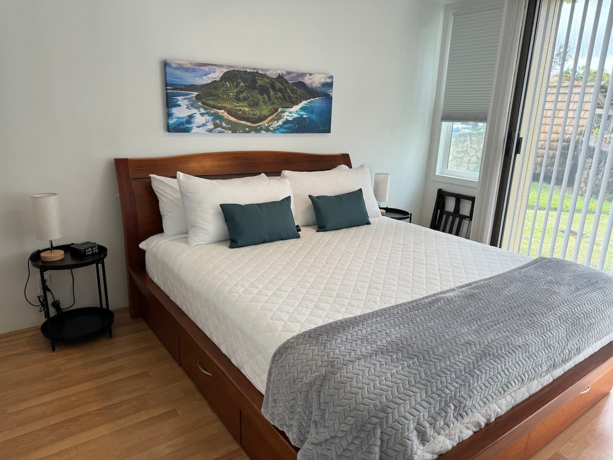 Condo in Kahuku · ★4.89 · 3 bedrooms · 5 beds · 2 private baths - Photo 3