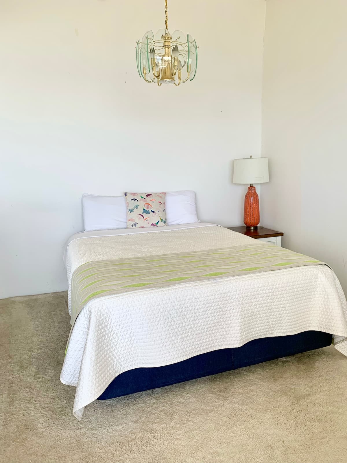 Condo in Honolulu · ★4.61 · 2 bedrooms · 5 beds · 2 private baths - Photo 3