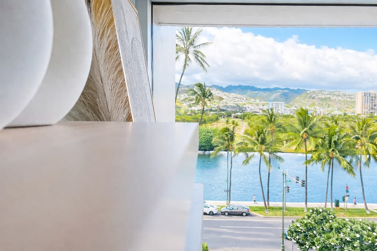 Modern Corner Studio by Marketplace &Waikiki Beach - Photo 1