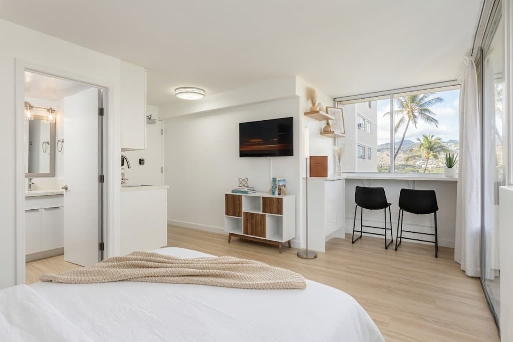 Modern Corner Studio by Marketplace &Waikiki Beach - Photo 4