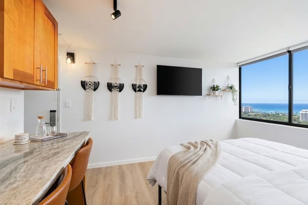 Stunning Ocean View Waikiki Studio 30F B - Photo 1