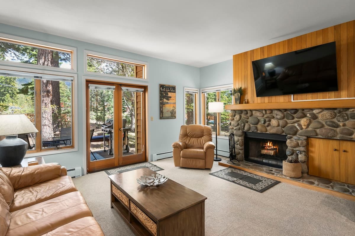 Condo in Incline Village · ★5.0 · 2 bedrooms · 3 beds · 2 private baths - Photo 2